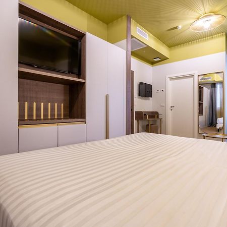 Hotel Regina Elena 57 & Oro Bianco Spa リミニ エクステリア 写真