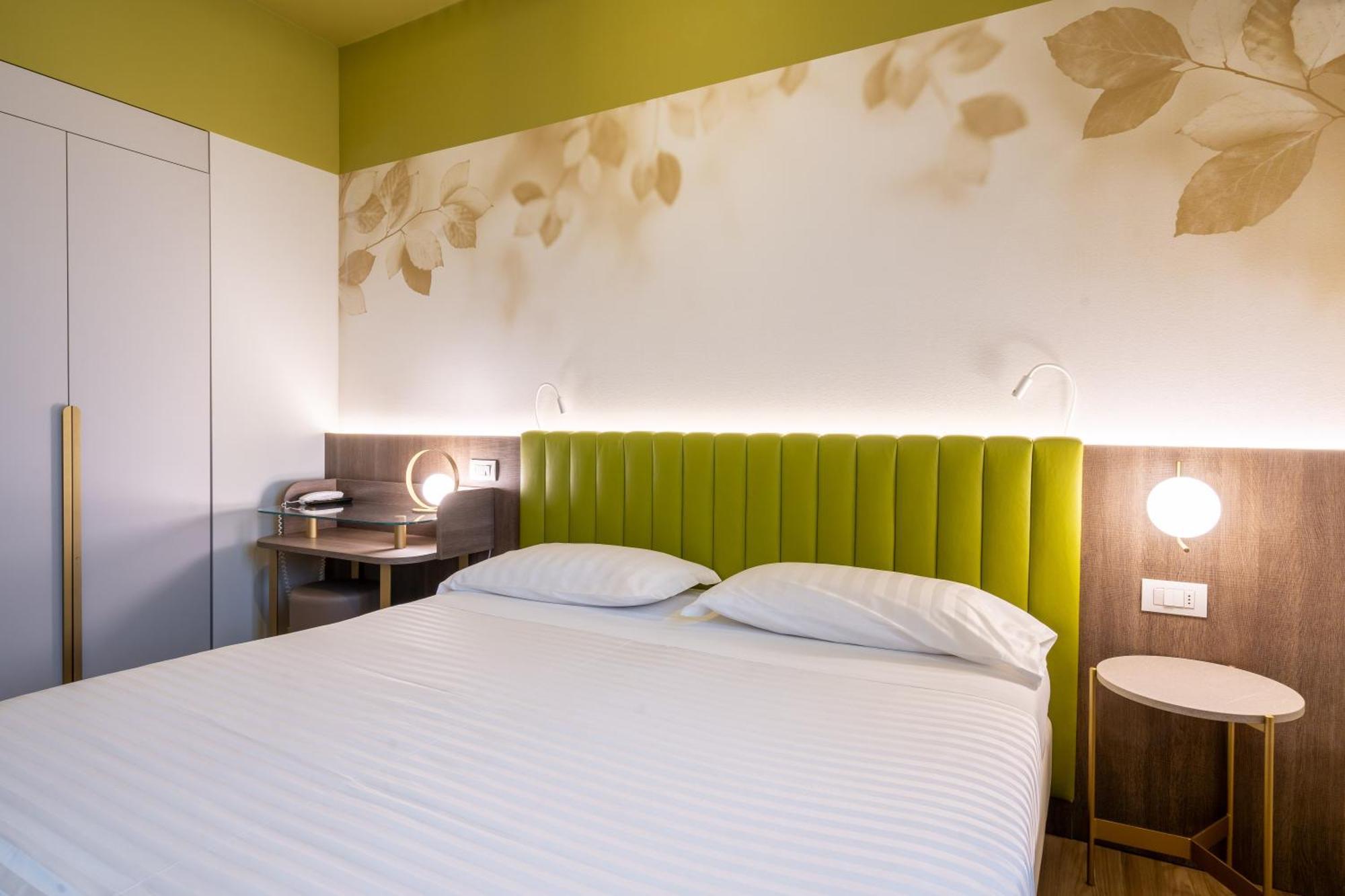 Hotel Regina Elena 57 & Oro Bianco Spa リミニ エクステリア 写真