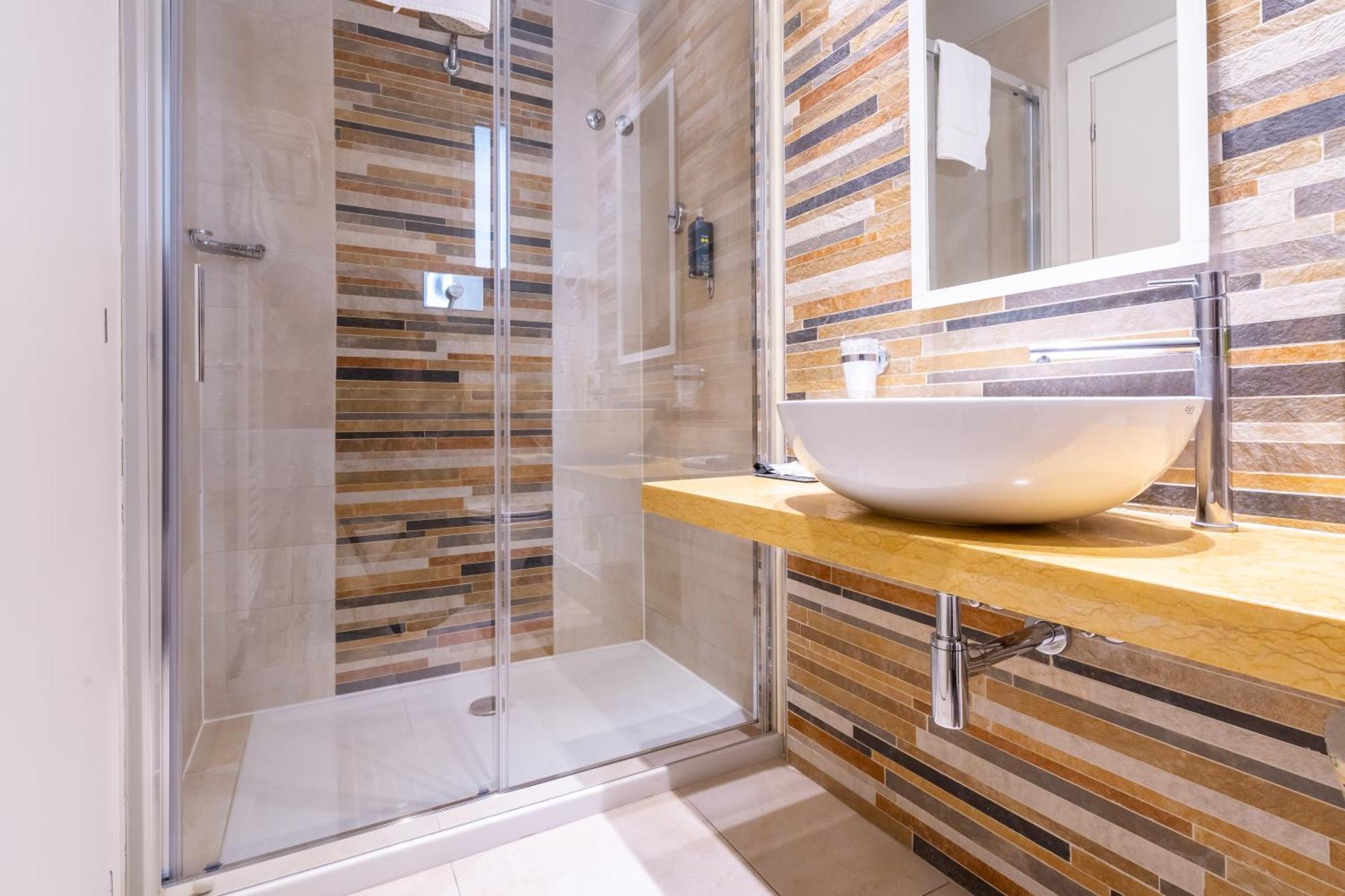 Hotel Regina Elena 57 & Oro Bianco Spa リミニ エクステリア 写真