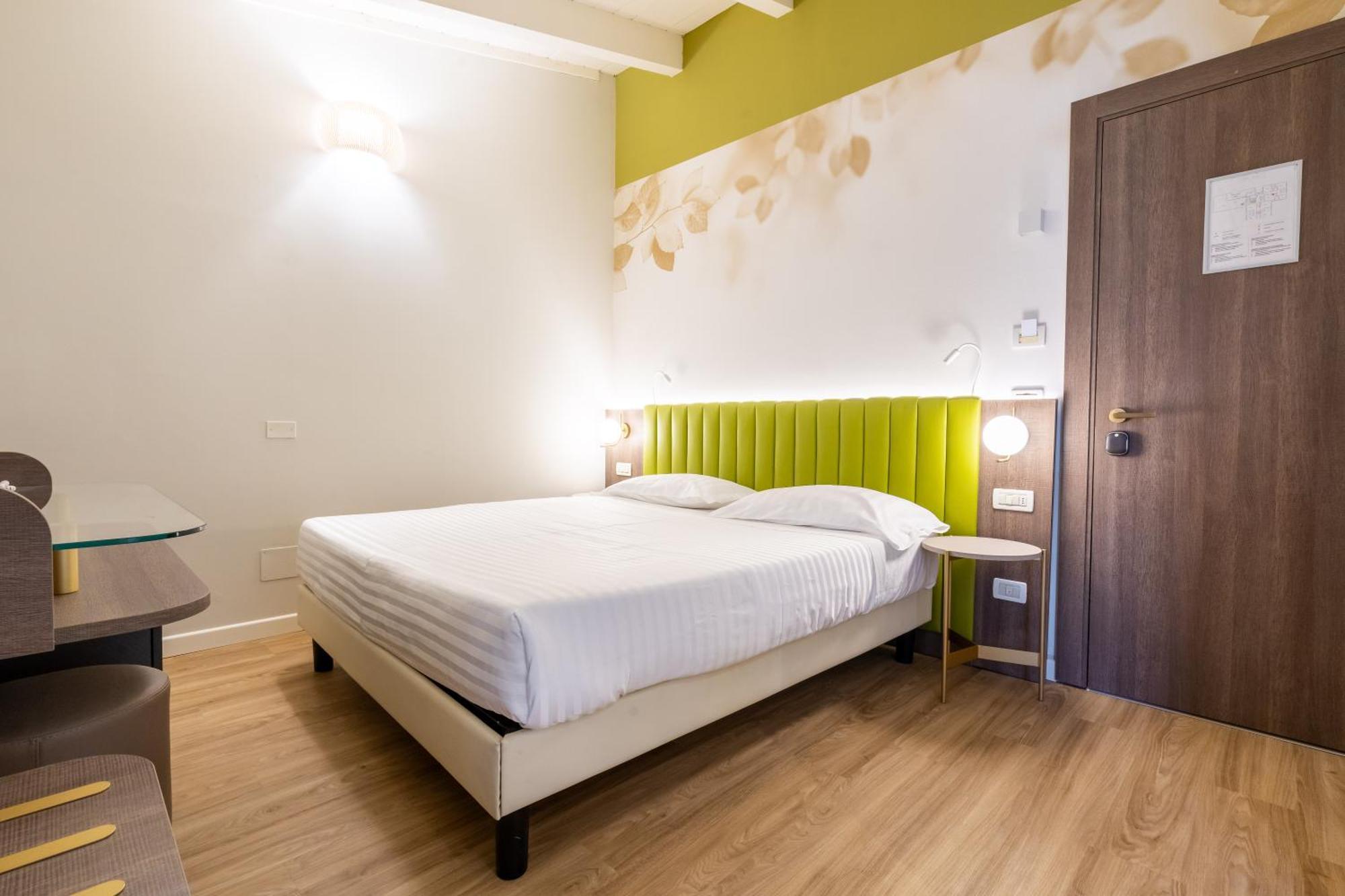 Hotel Regina Elena 57 & Oro Bianco Spa リミニ エクステリア 写真